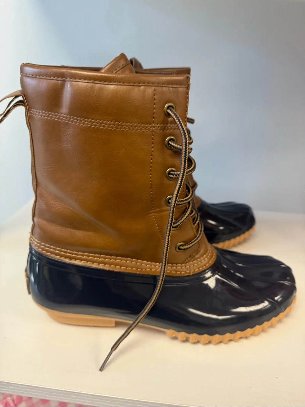Classic totes Duck rain Boots in Brown and Navy size 9